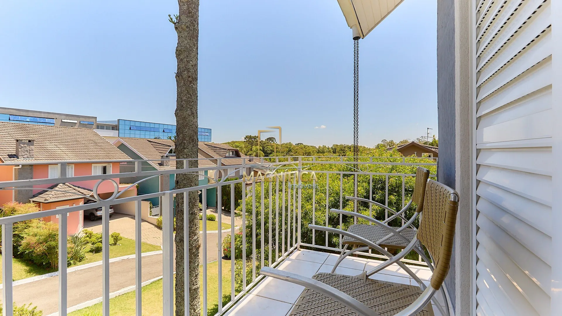 House with 4 bedrooms and 3 en-suite suites, 4 parking spaces — photo 28