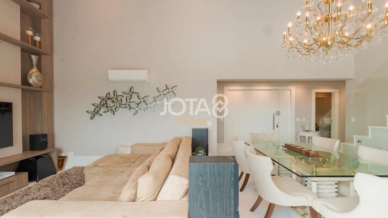 298 m² apartment with 3 en-suite bedrooms and balcony