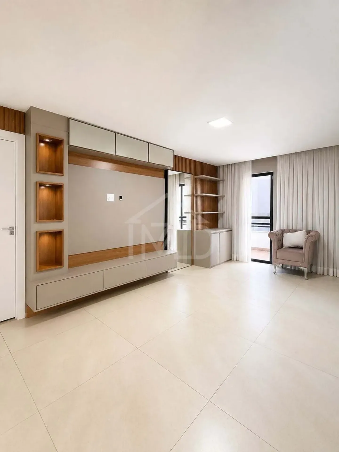 Casa mobiliada com 4 suítes e piscina, 420 m² — photo 4