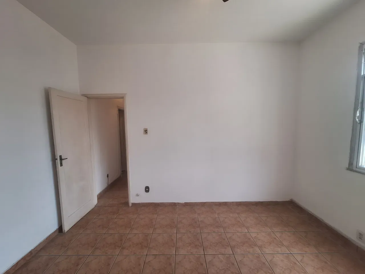 Unfurnished rental apartment with 2 bedrooms and 2 baths — photo 18