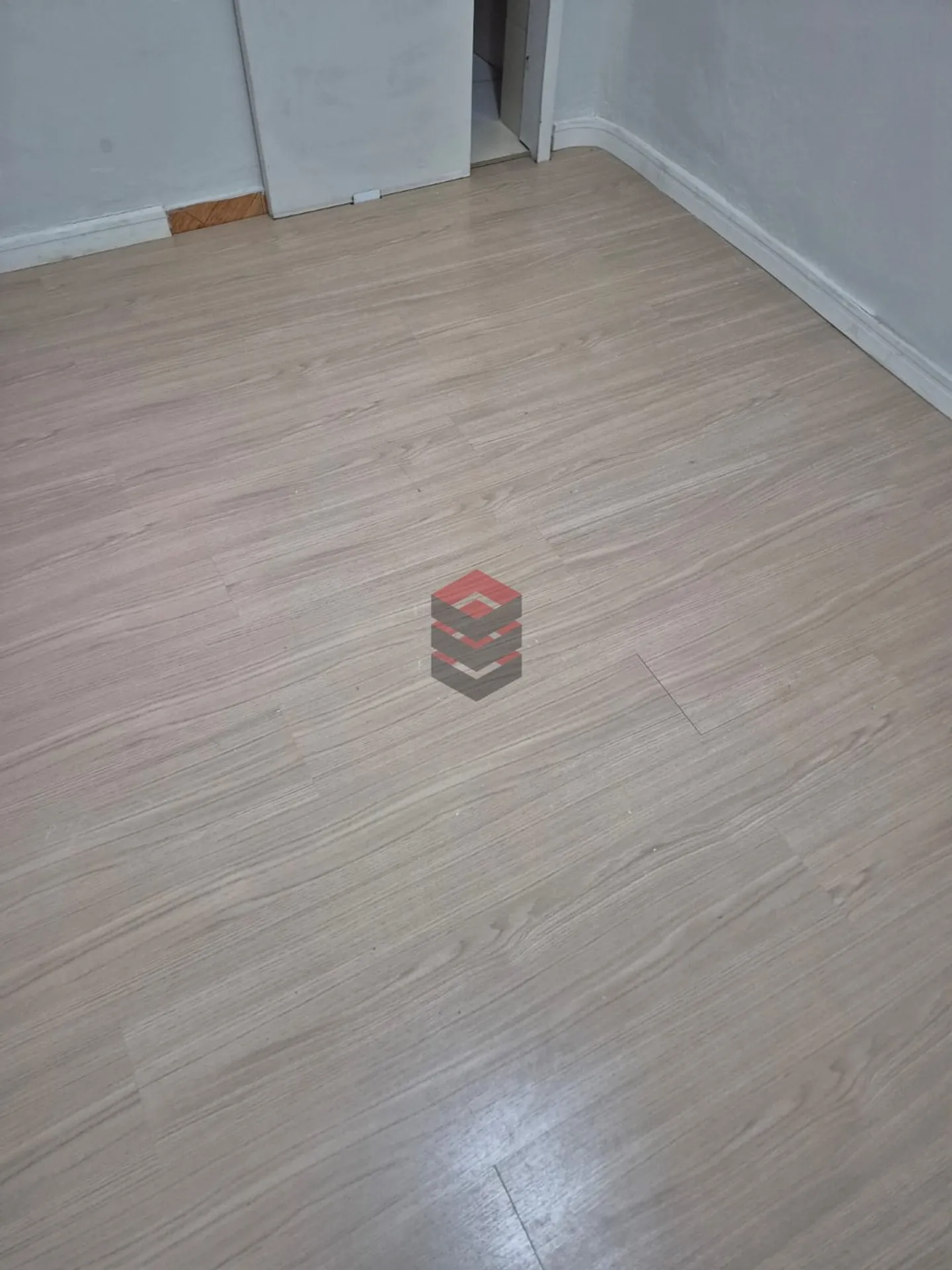 Wood or laminate floors in a one-bedroom apartment, 37 m² — photo 14