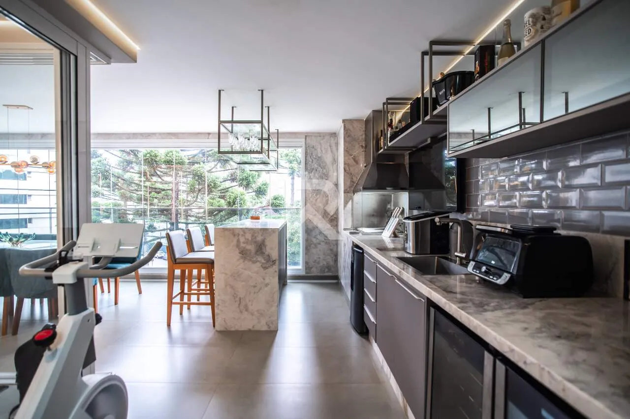 Furnished apartment with 4 en-suite bedrooms and 255 m² — photo 11