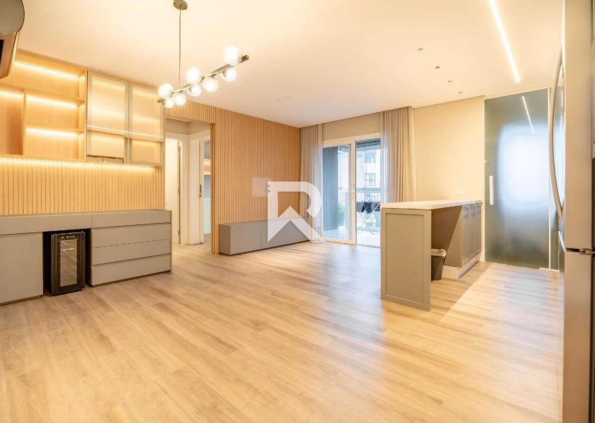 Furnished apartment, 87 m², with a glass-enclosed balcony