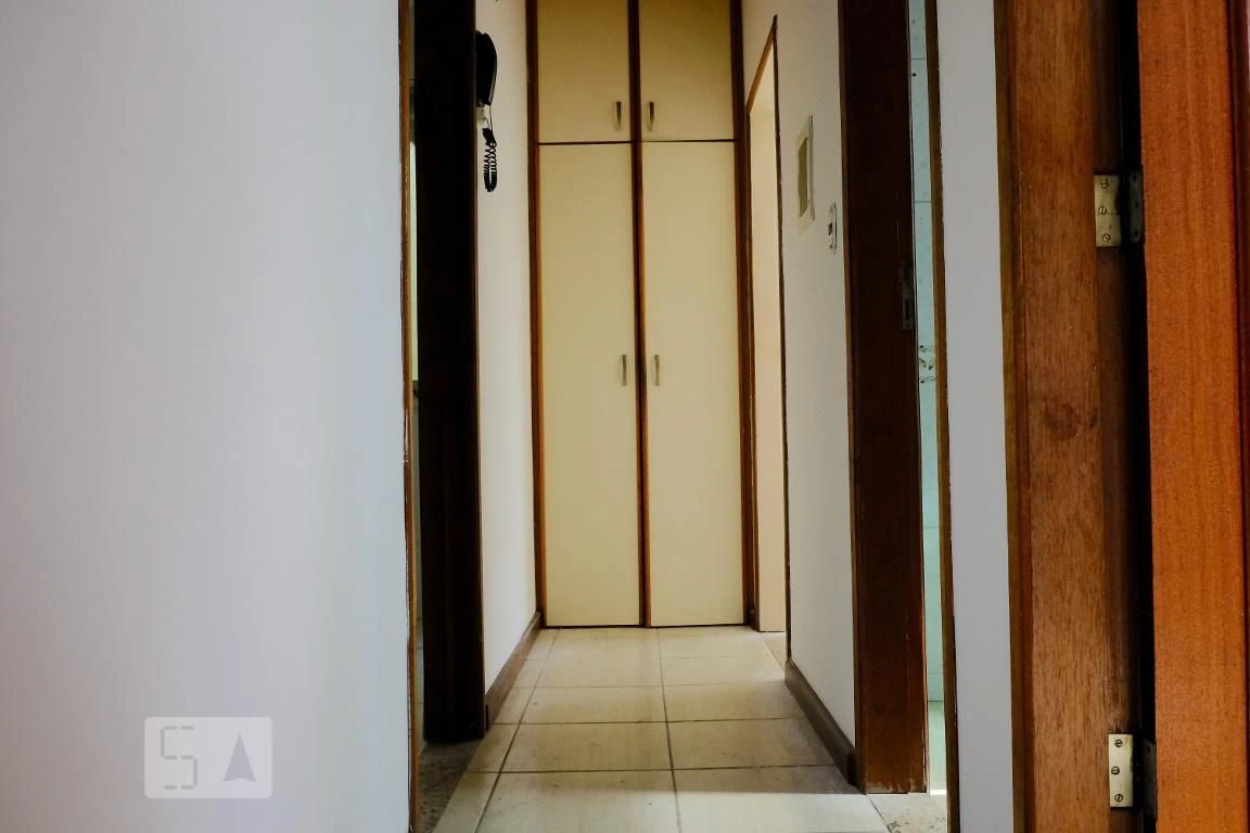 Apartamento sem mobília com cozinha separada e lavanderia — photo 36
