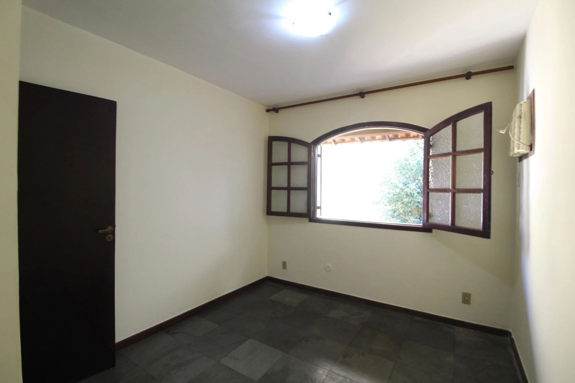House with 2 bedrooms, private garden and balcony — photo 12
