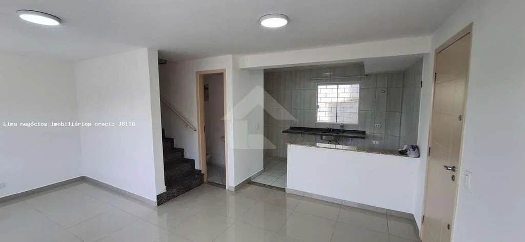 Two-story house with 3 bedrooms, 1 en-suite and parking — photo 2