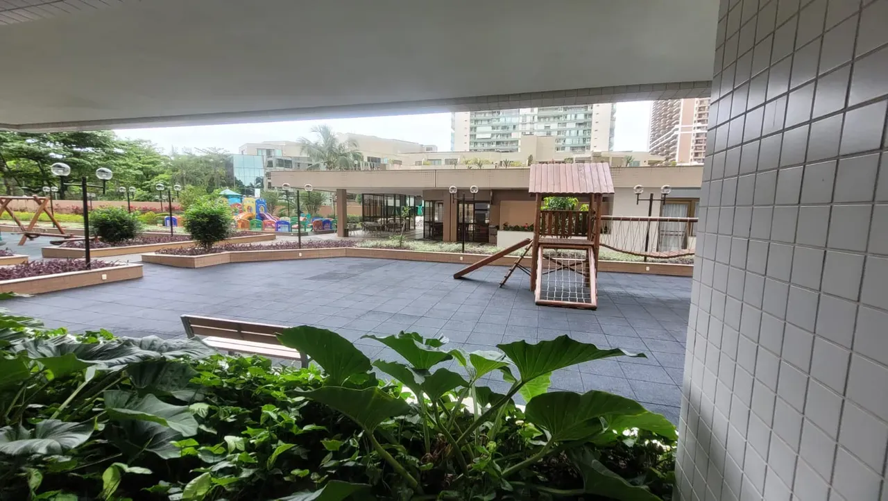 Park view in a 2-bedroom apartment, 105 m² — photo 40