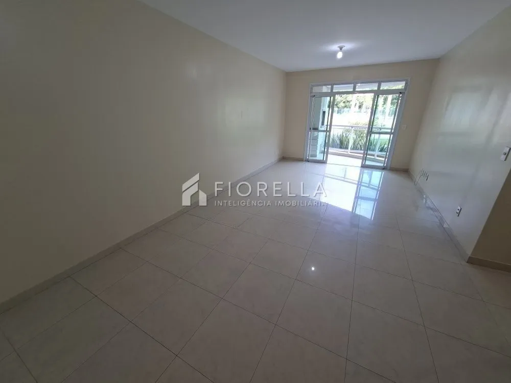 Квартира 130 м² с 3 спальнями и 1 ванной при спальне