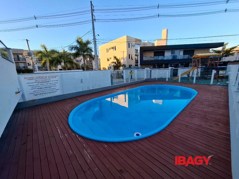 One-bedroom apartment in a building with a pool — photo 13