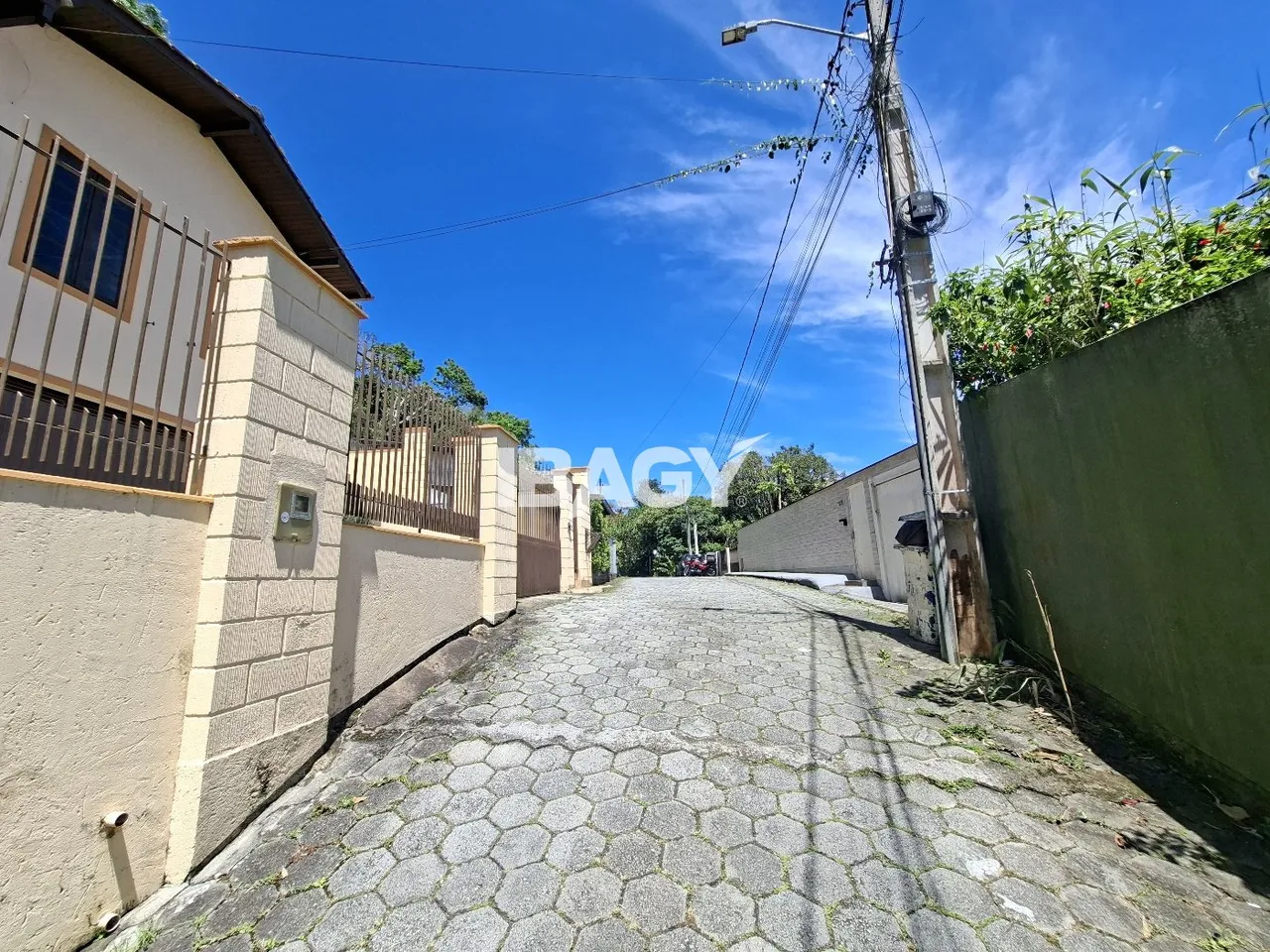 One-bedroom house with a mountain view in Florianópolis — photo 17