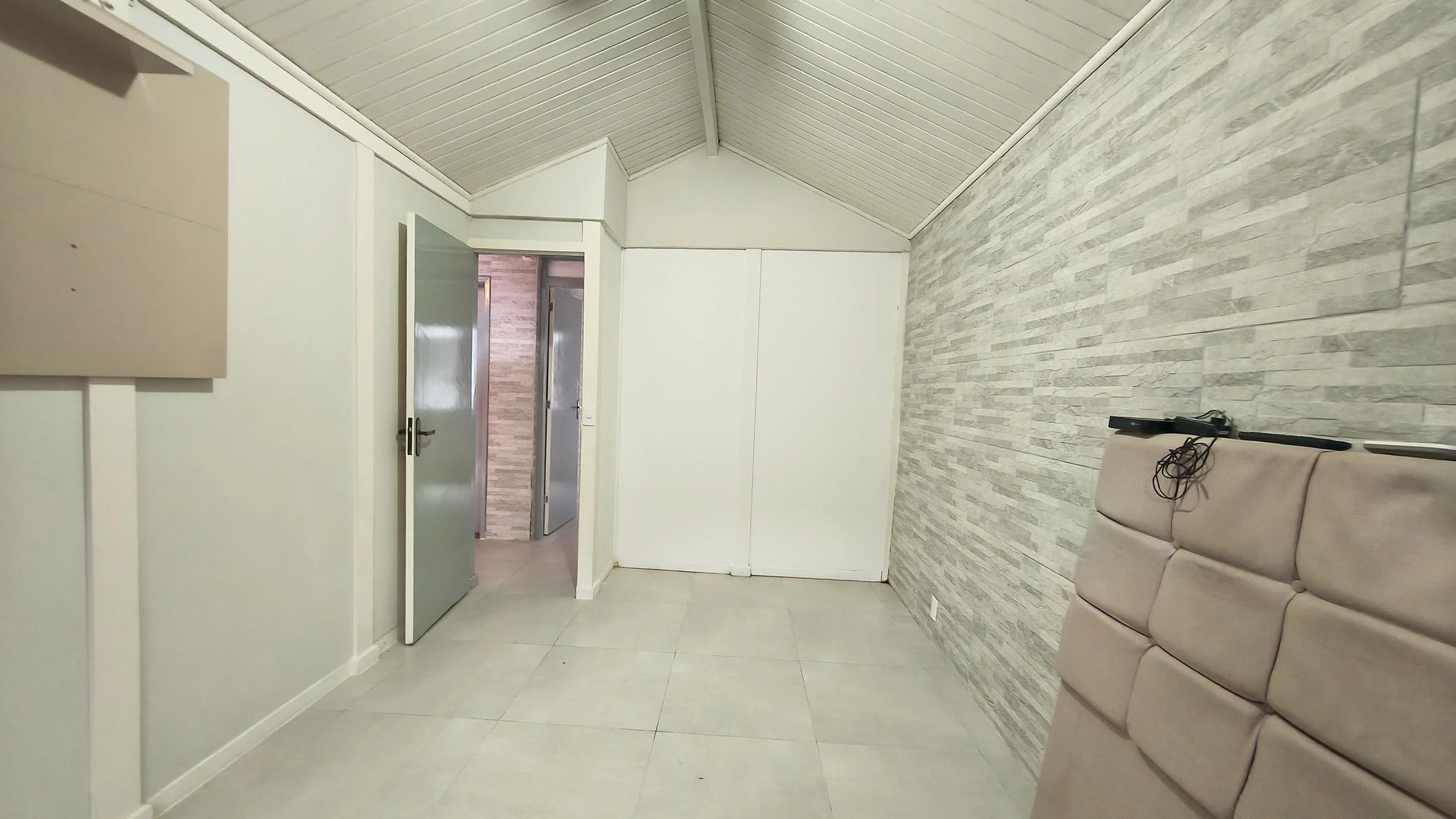 140 m² house with a grill on the balcony and a garden — photo 24