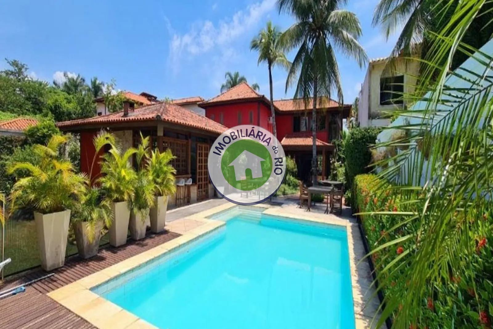 House with a balcony, 5 bedrooms and 5 bathrooms — photo 2