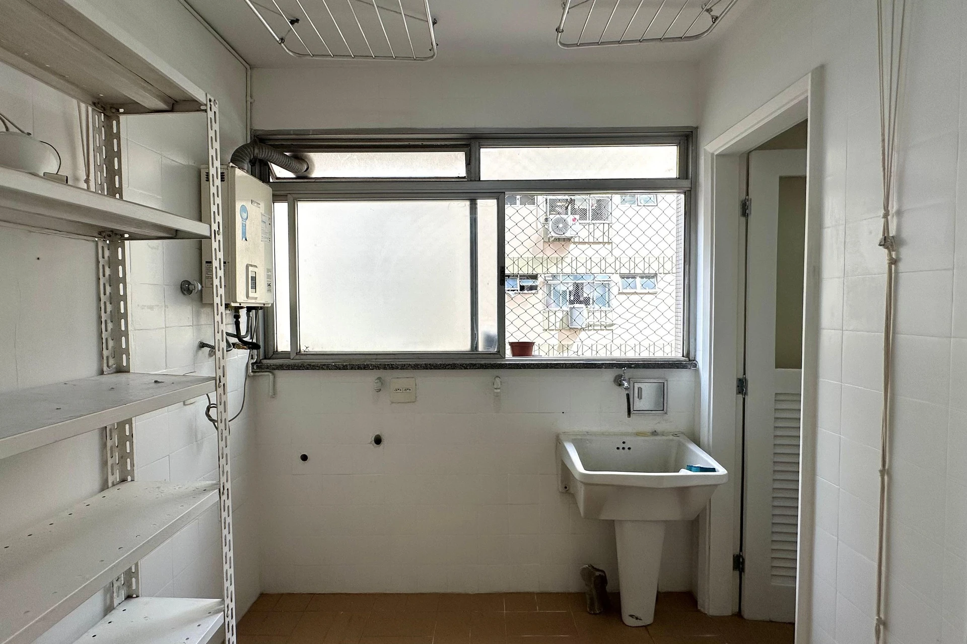Unfurnished apartment with 2 en-suite bedrooms — photo 20