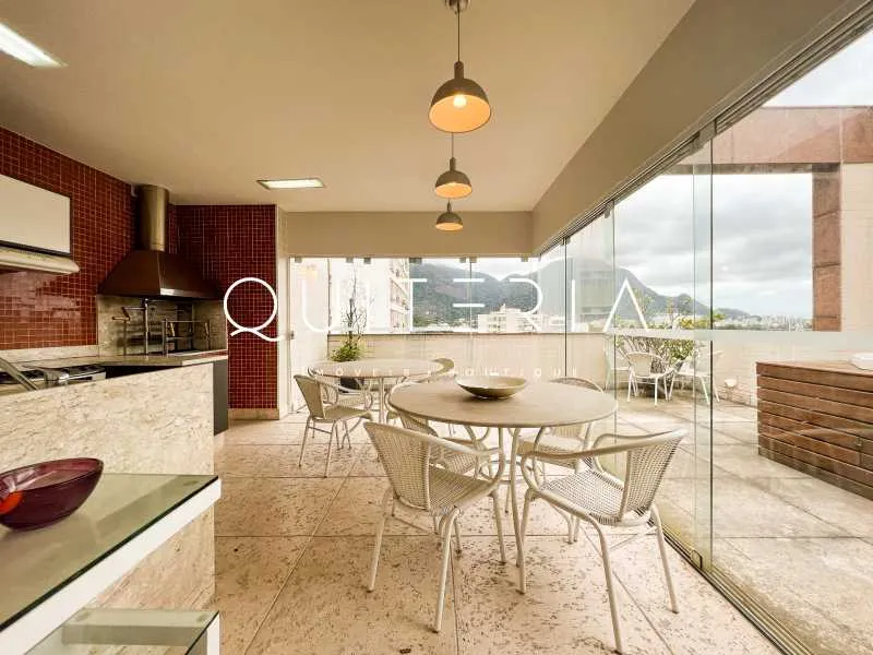 Apartamento duplex com varanda, 3 quartos e 5 banheiros — photo 2