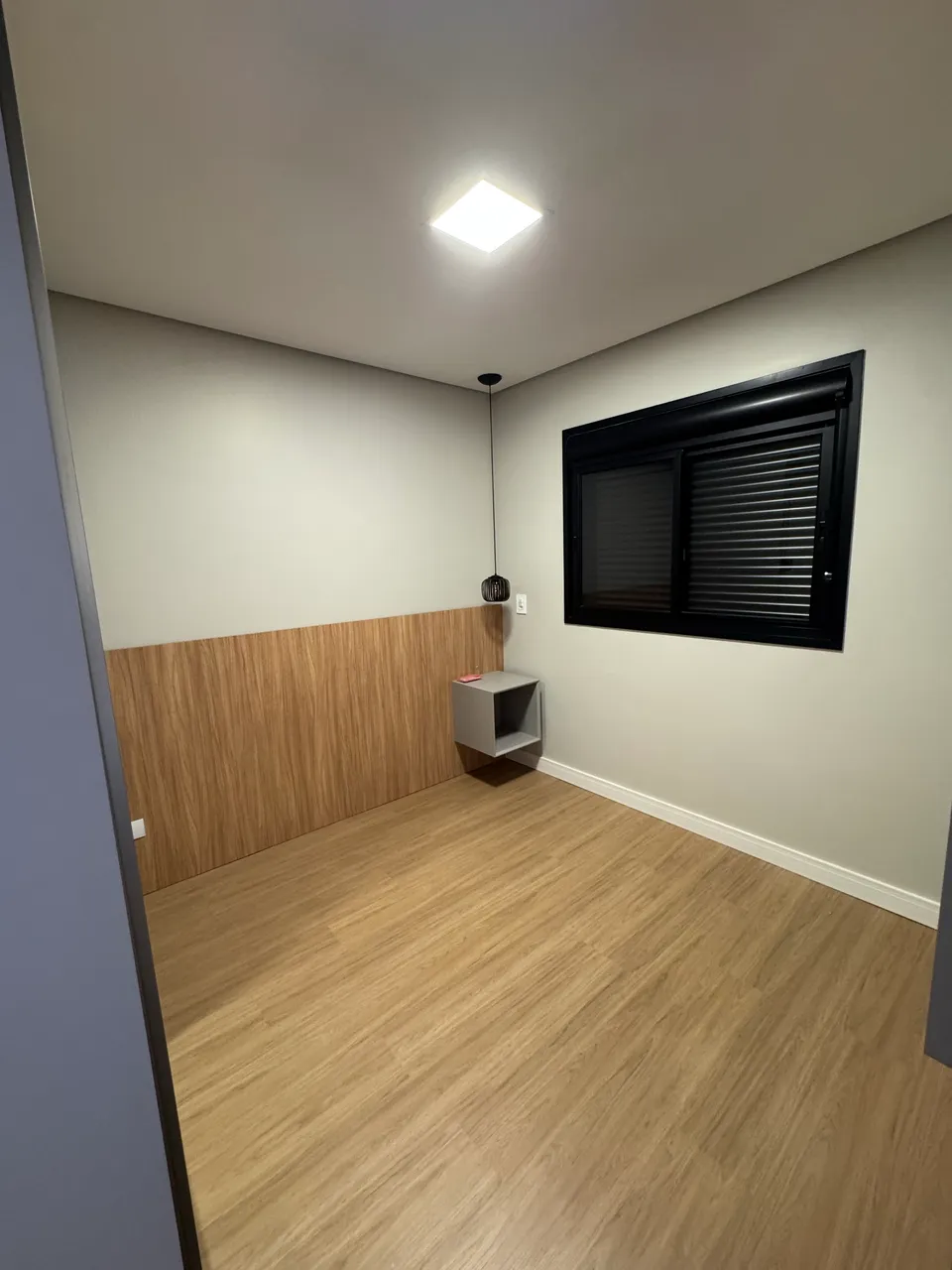 One-bedroom apartment in a building with a gym — photo 14