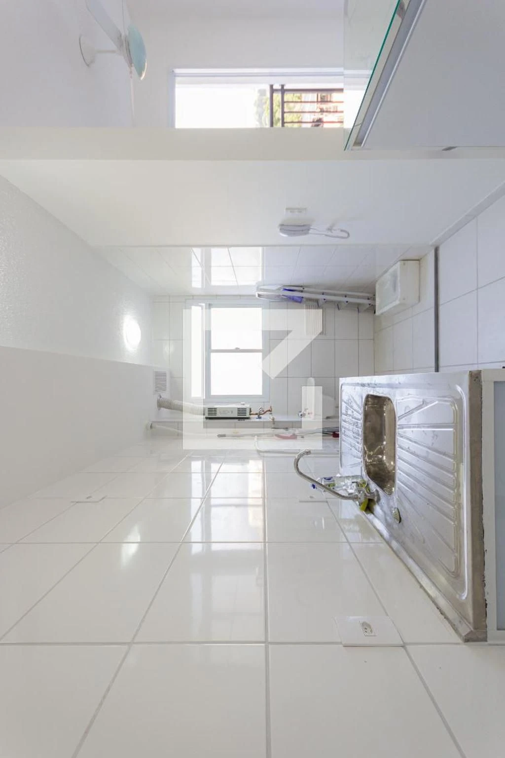 2-bedroom apartment with open-plan kitchen and living room — photo 26