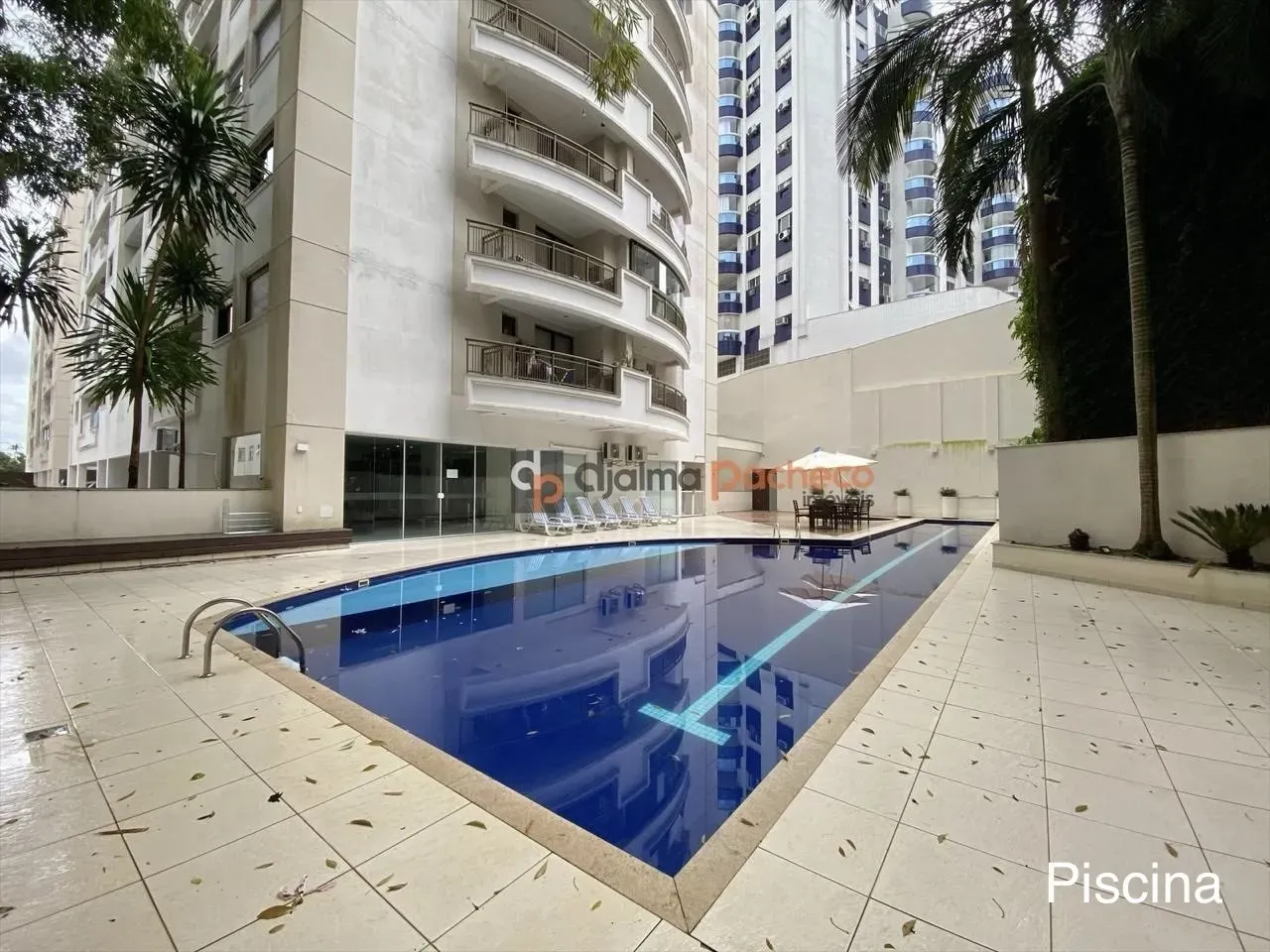 Balcony with a grill in a 2-bedroom apartment, 69 m² — photo 27