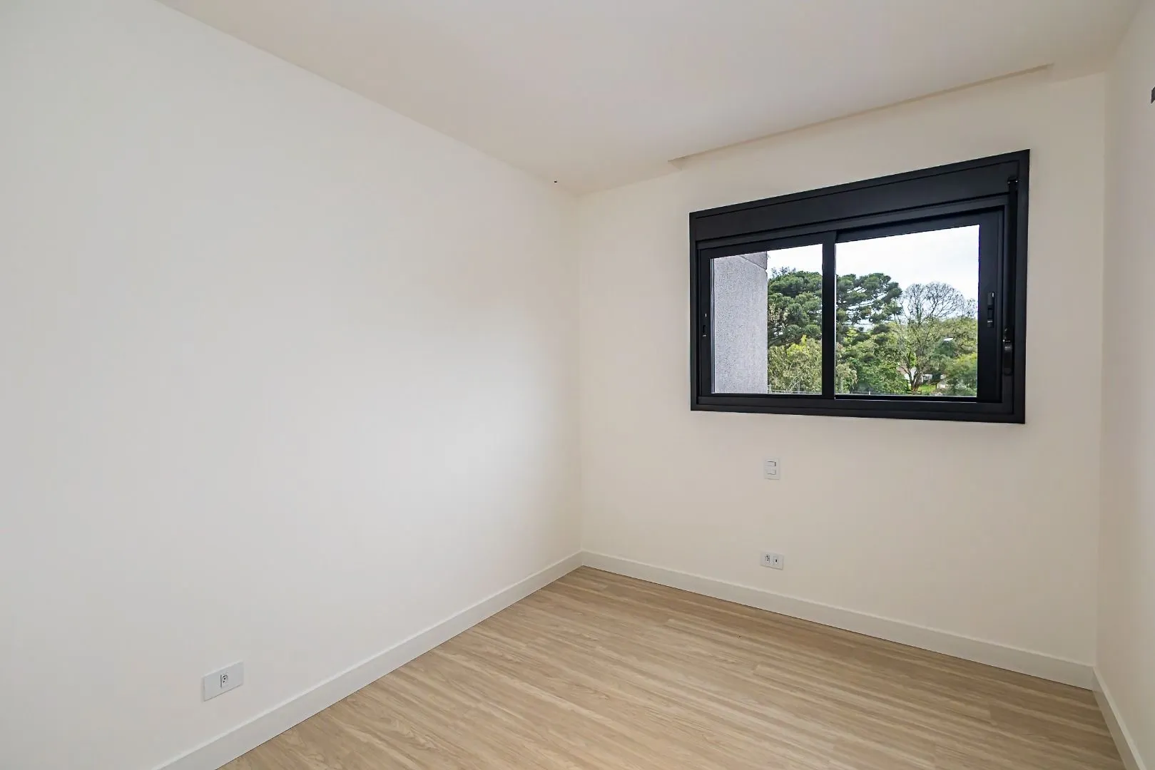 Furnished apartment, 78 m², with a glass-enclosed balcony — photo 91