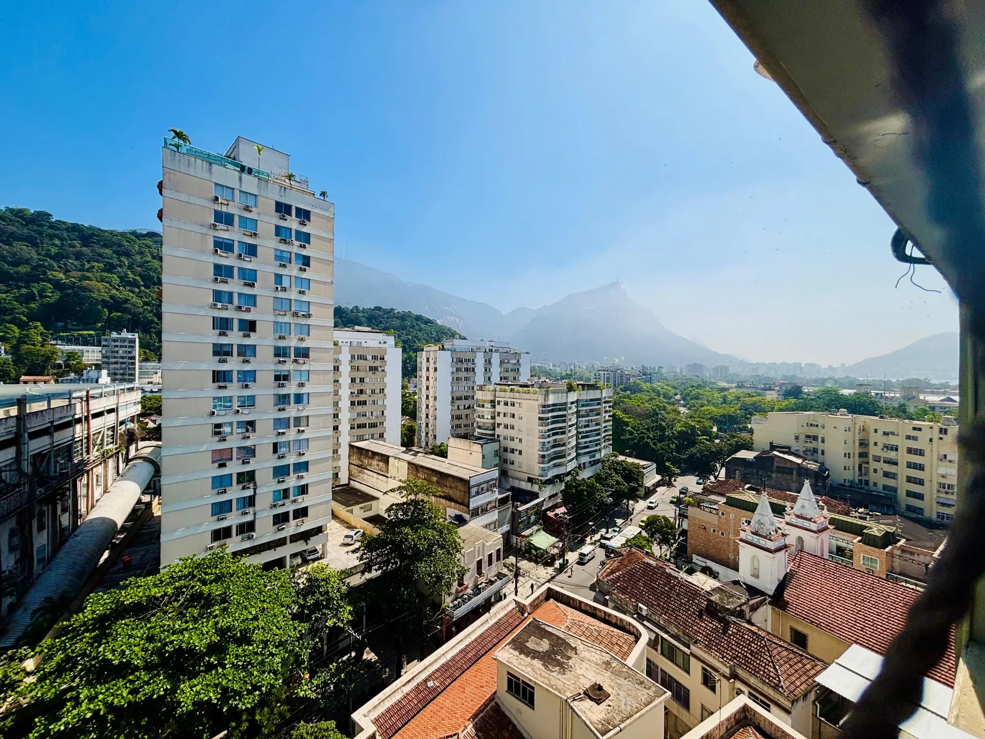 3-bedroom apartment with a mountain view — photo 3