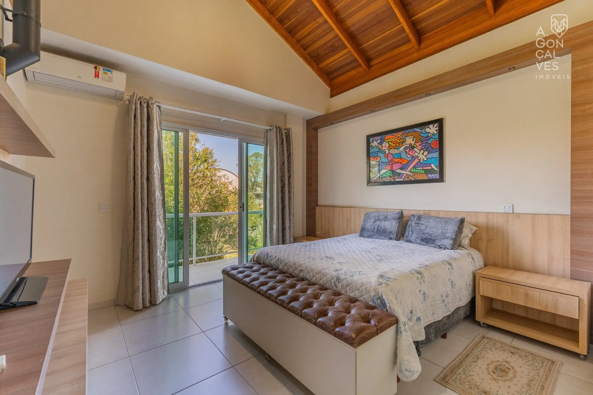 House with 4 bedrooms, 4 bathrooms and air conditioning — photo 29