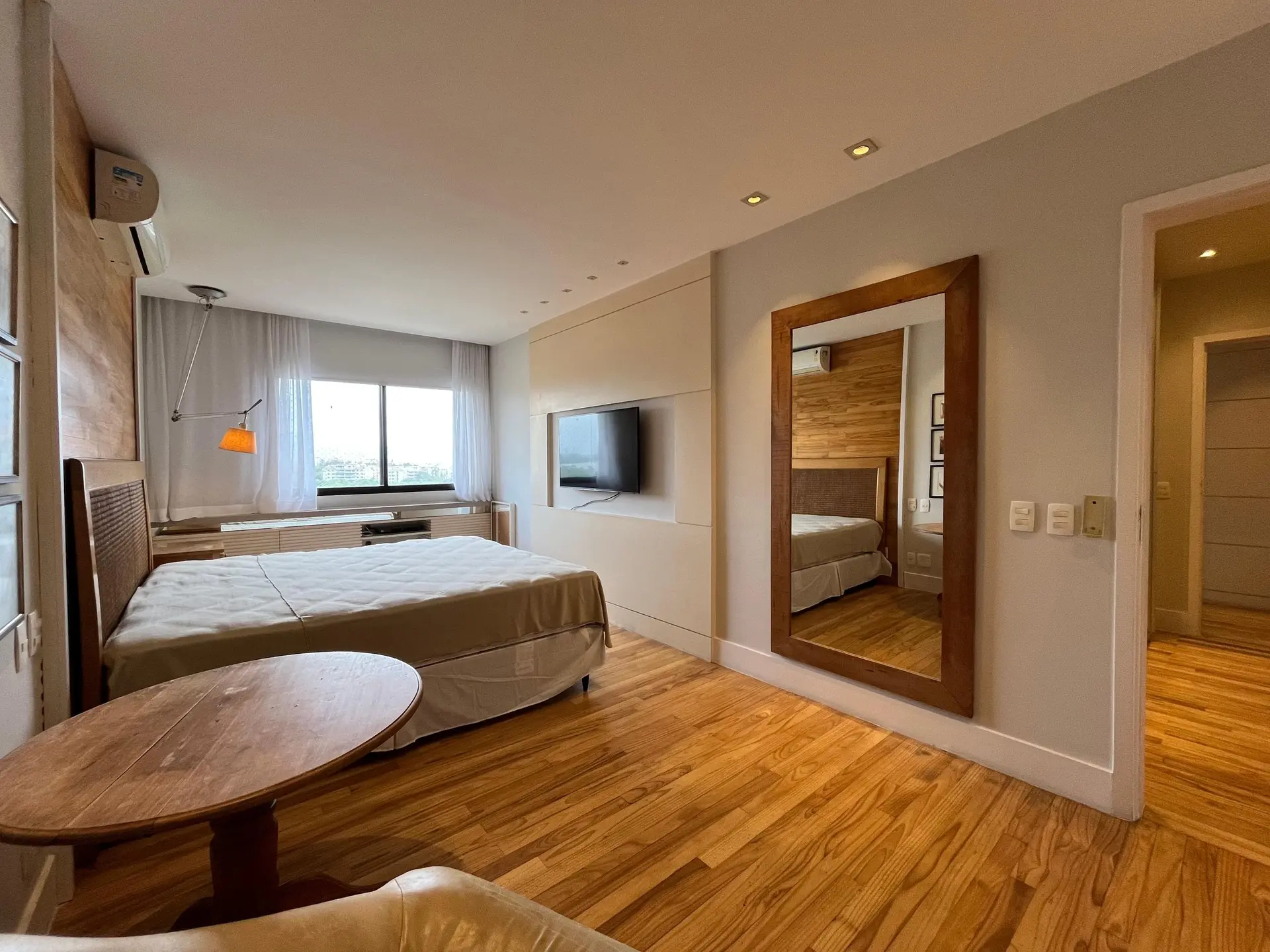 4-bedroom apartment with a water view — photo 26