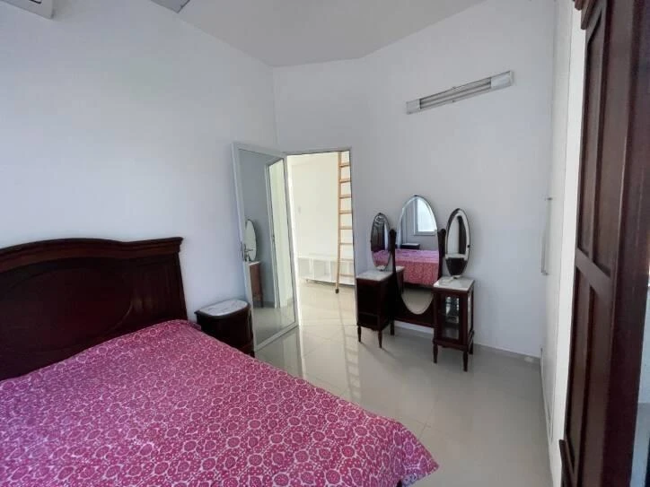 Ventanales de piso a techo y 4 dormitorios: casa de 400 m² — photo 27