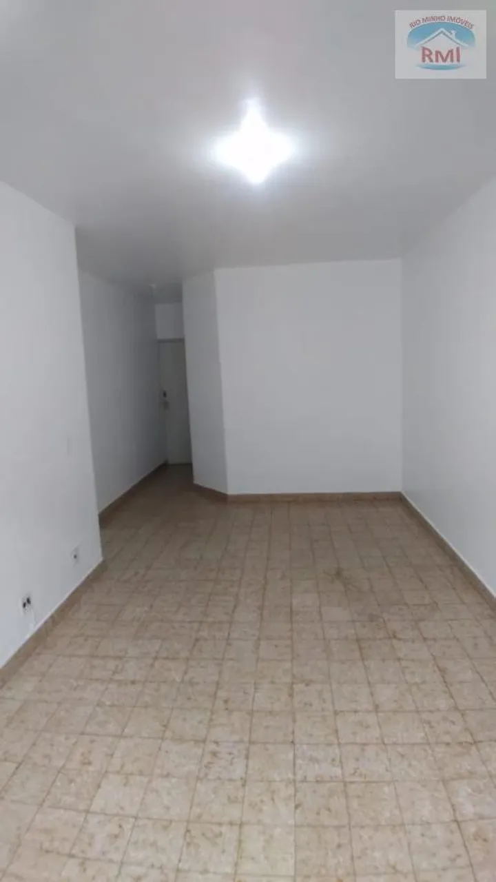 3-bedroom rental apartment with a glass-enclosed shower — photo 12