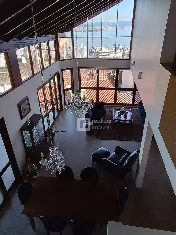 Casa con 4 dormitorios en suite y ventanales del suelo al techo — photo 20