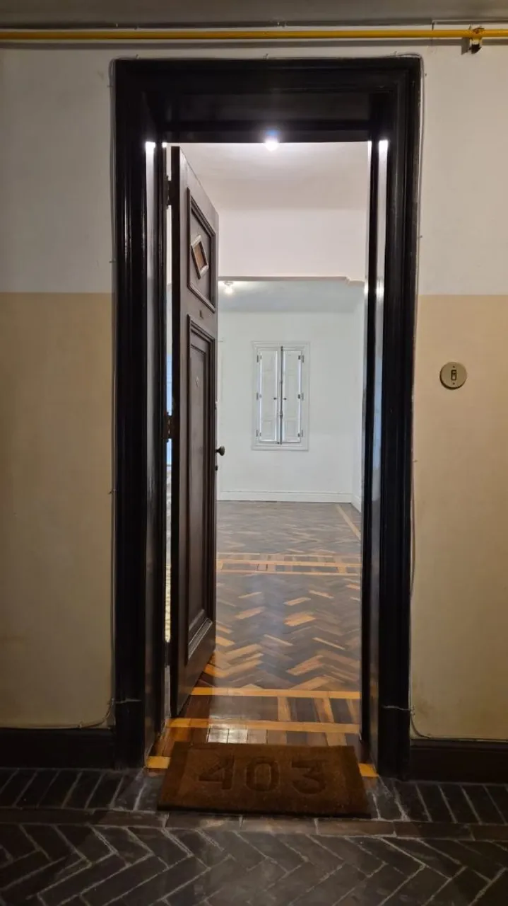 Studio, 37 m², with wood or laminate floors — photo 4