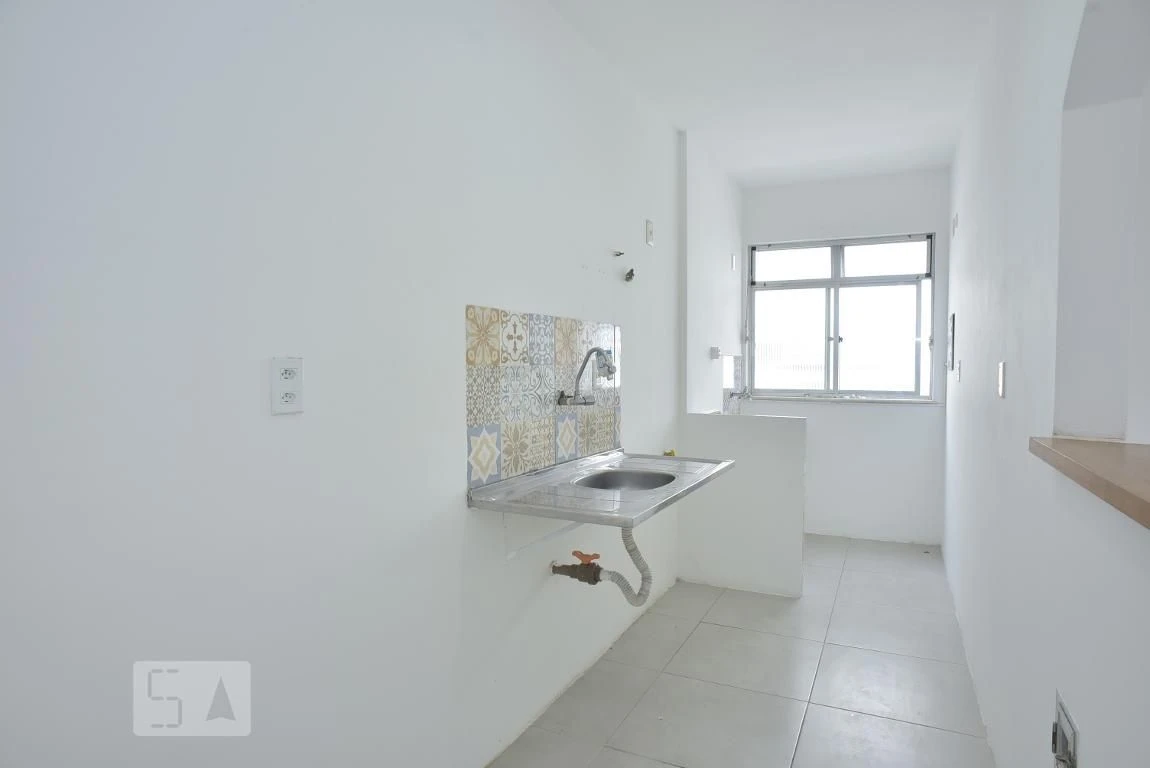 2-bedroom apartment in a building with a gym — photo 2