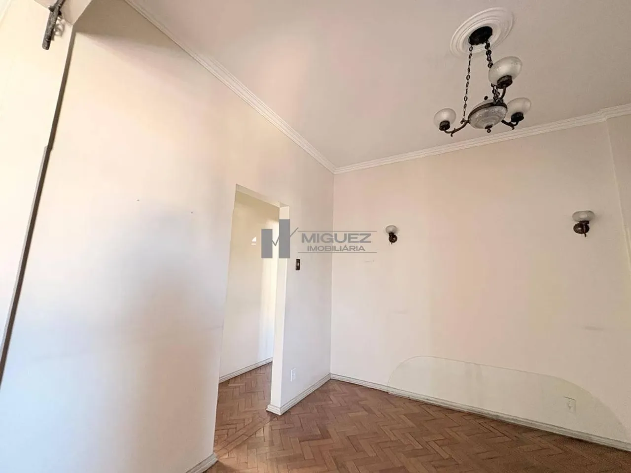 Apartment with a closed kitchen and gas stove — photo 7