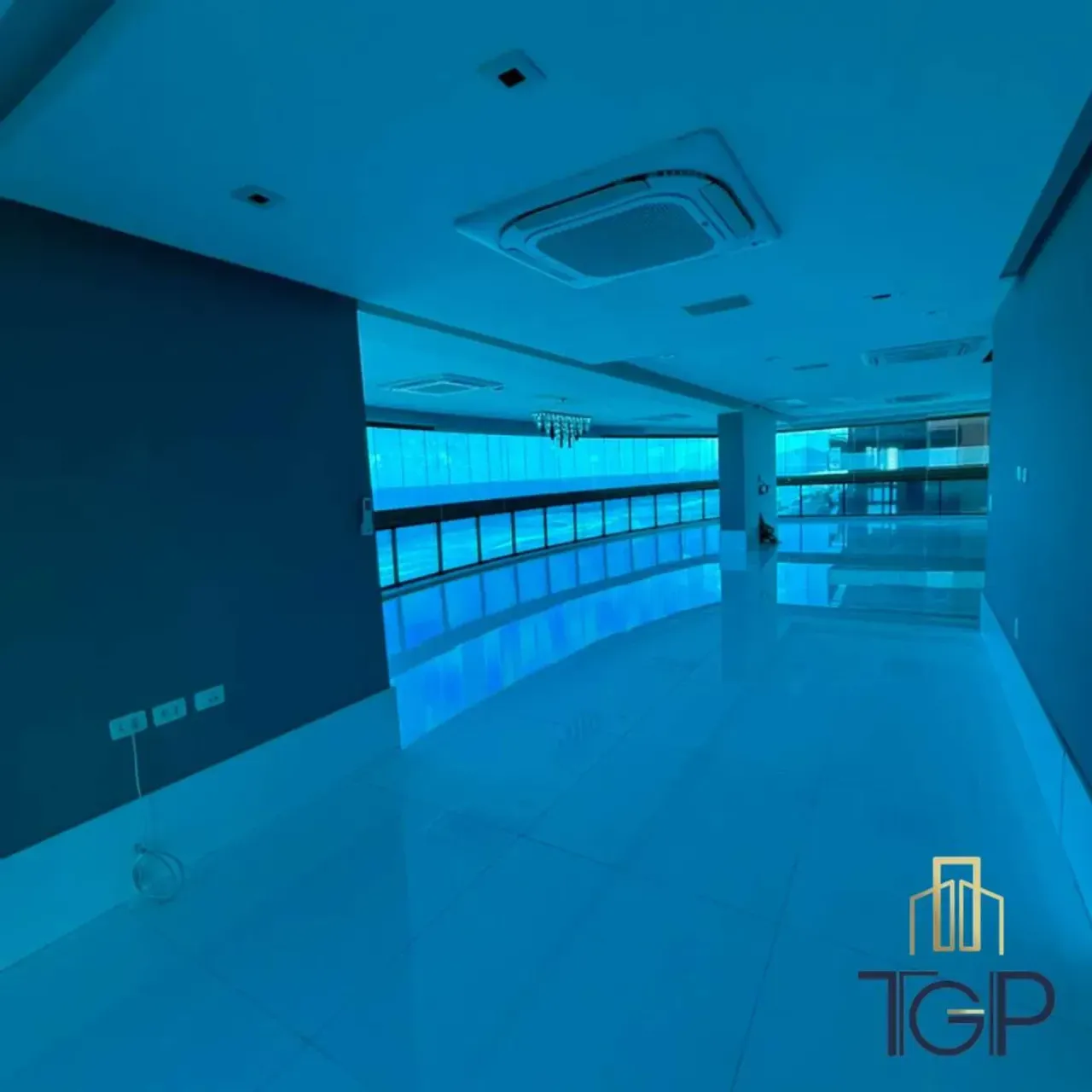 779 m² apartment with water view and 5 parking — photo 14