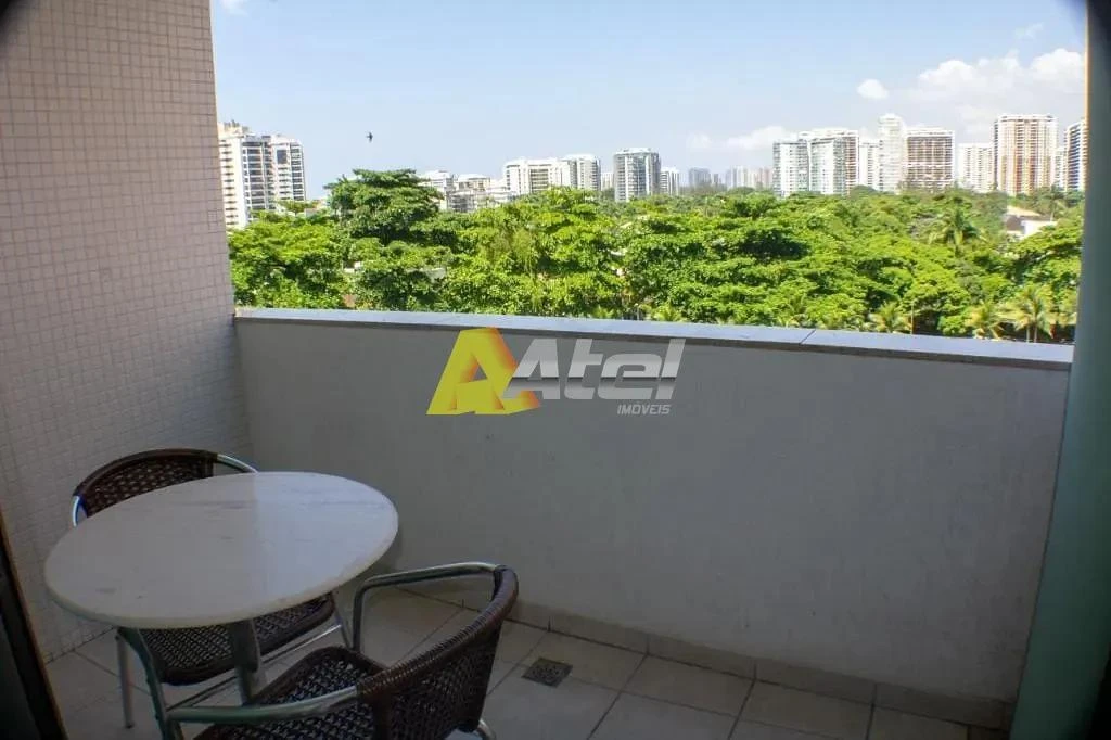 Unfurnished apartment with air conditioning and suite — photo 9