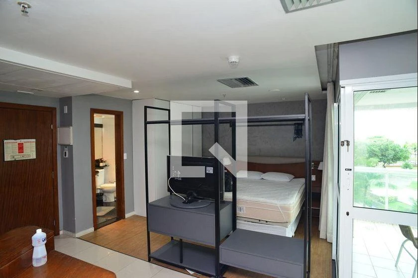 Furnished 1-bedroom apartment with a balcony — photo 2