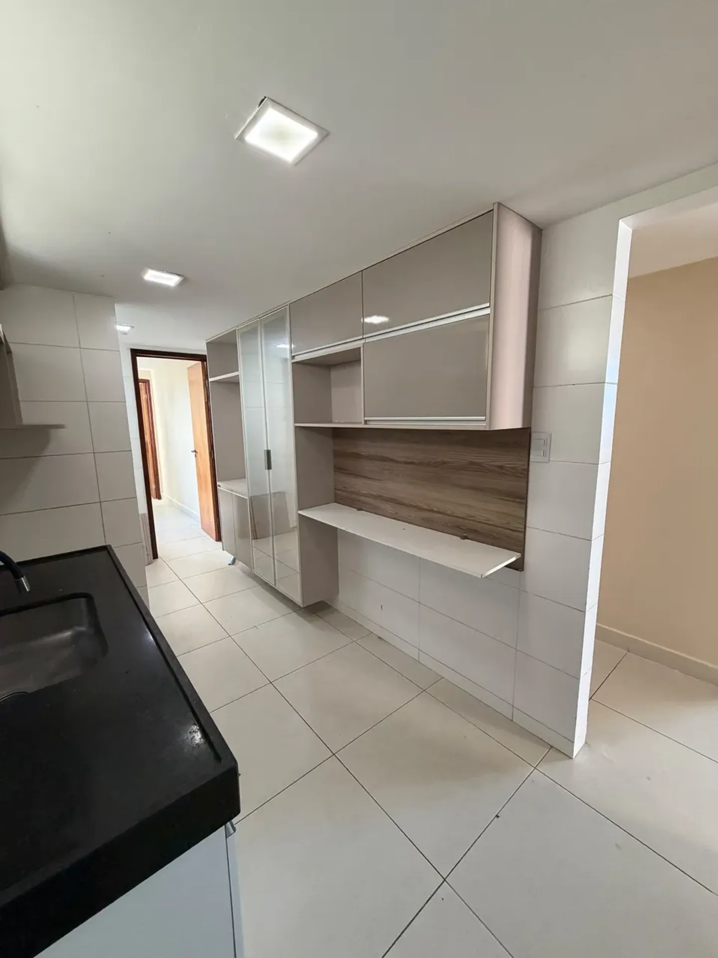 Квартира з 3 спальнями, у будинку є басейн — photo 26