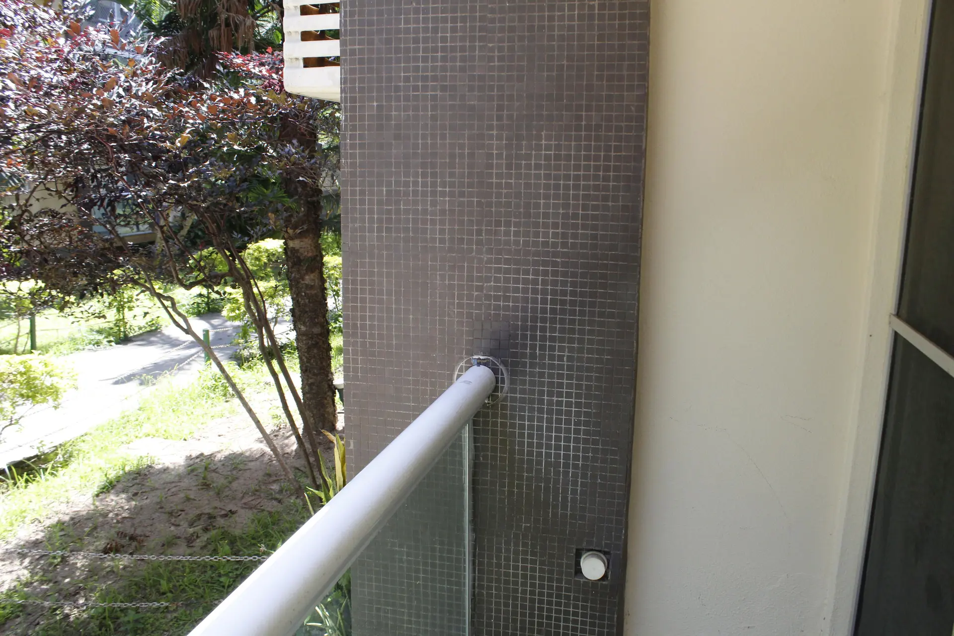 Unfurnished 2-bedroom apartment with a balcony — photo 5