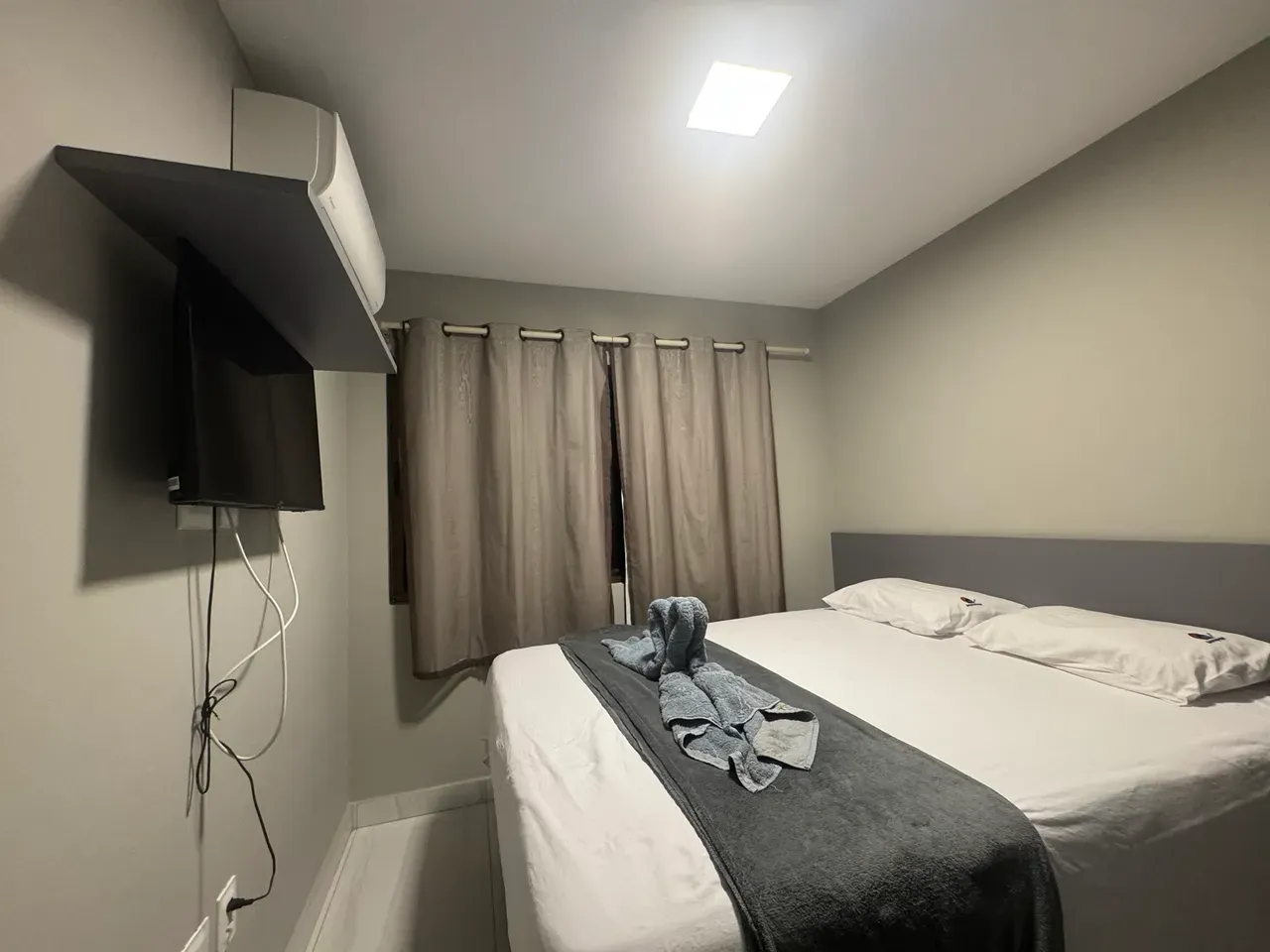 Furnished apartment with en-suite bedroom and open kitchen — photo 12