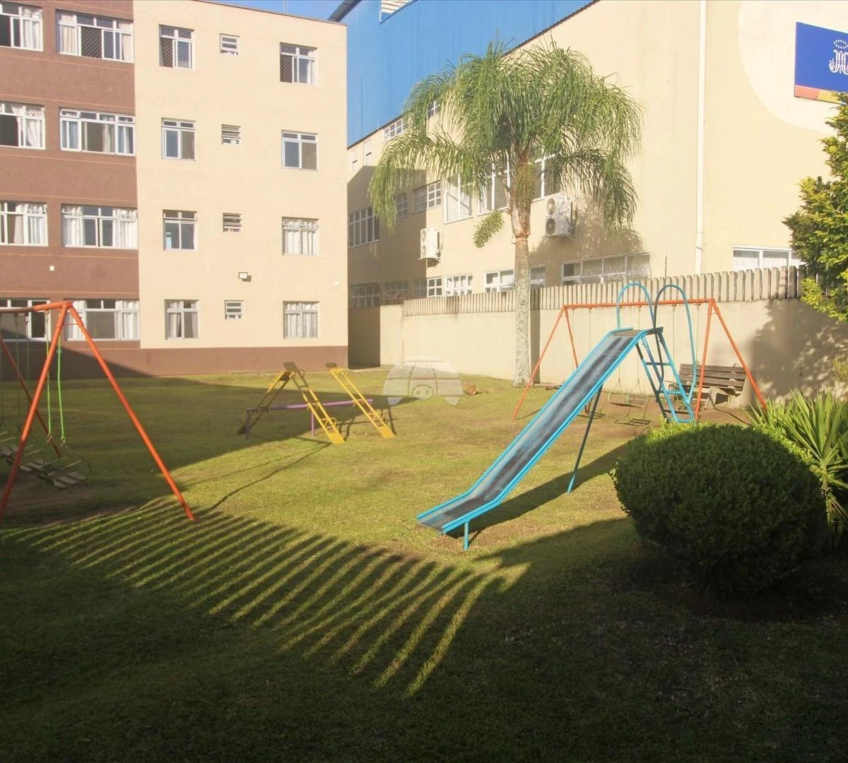 3-bedroom apartment with a washing machine — photo 14
