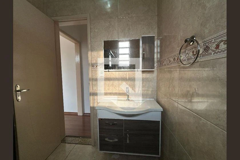 Apartamento com piso de madeira ou laminado, Pilares — photo 25