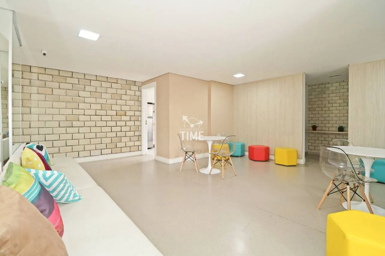 Wood or laminate floors in a 3-bedroom apartment, 78 m² — photo 122