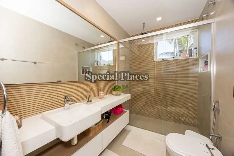 Furnished house with 6 bedrooms and 550 m² — photo 27