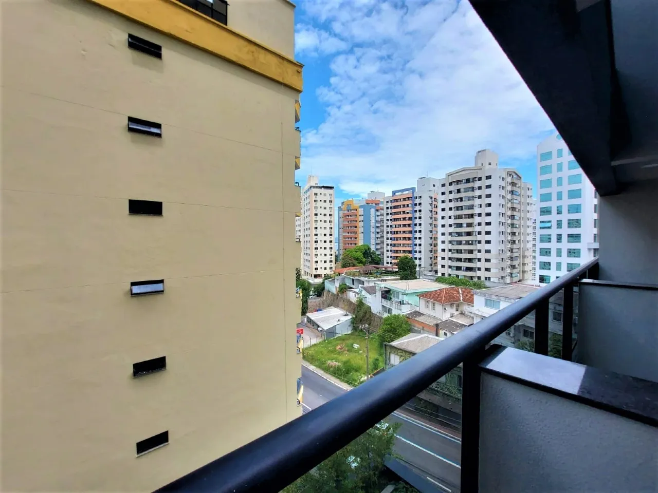 Furnished apartment, 68 m², with a grill on the balcony — photo 51