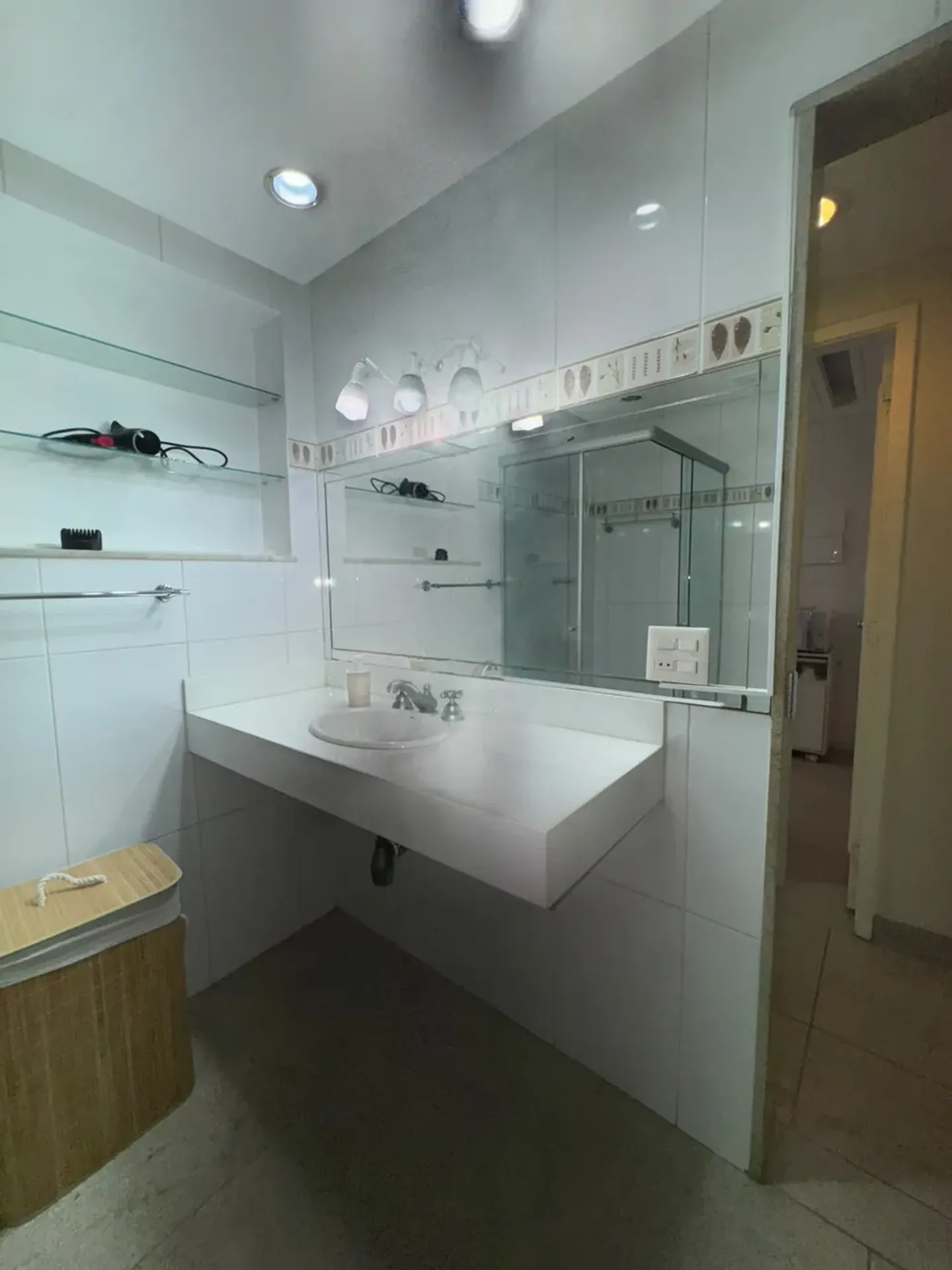 3-bedroom apartment with a washing machine — photo 10