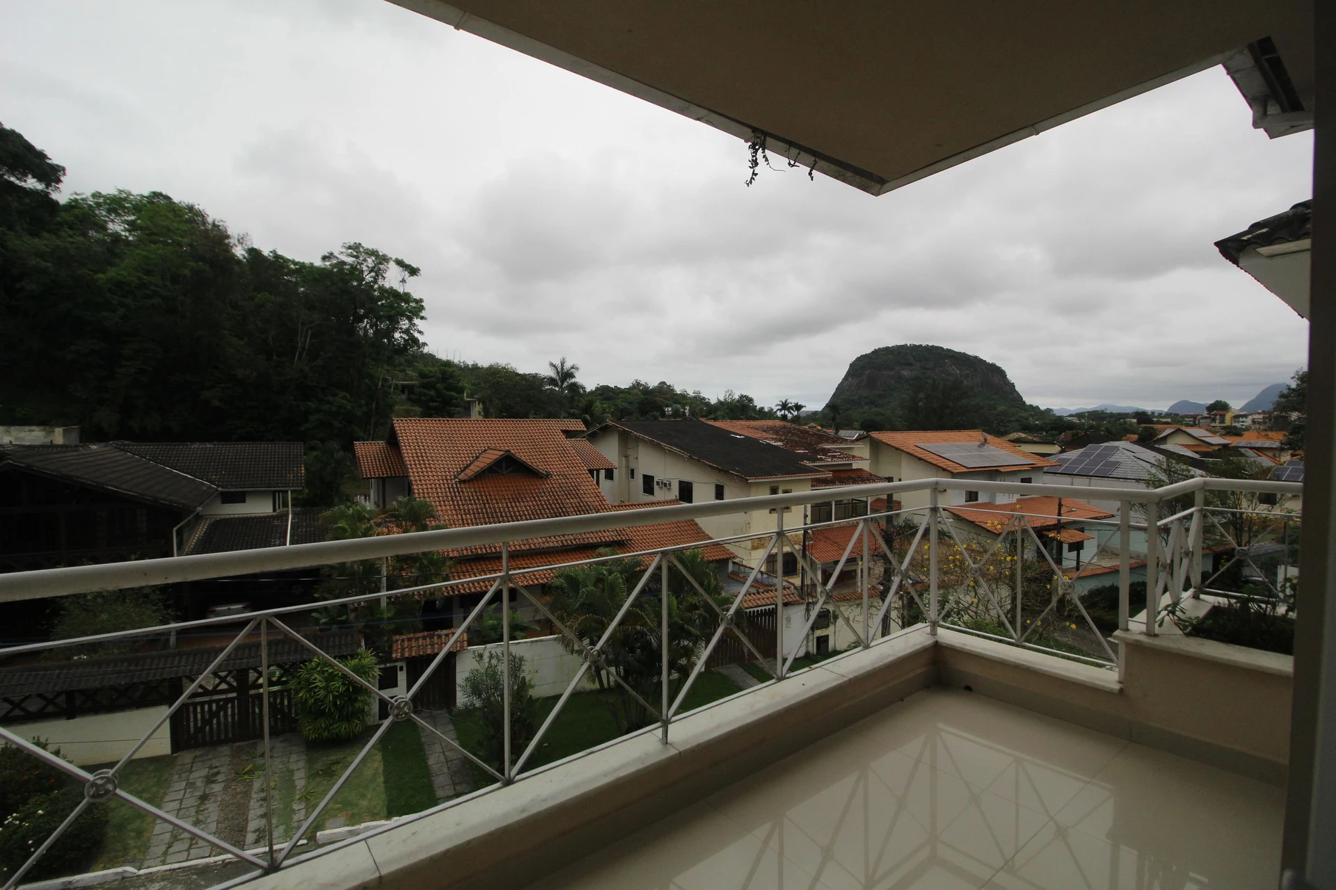 4-bedroom house with a mountain view — photo 30