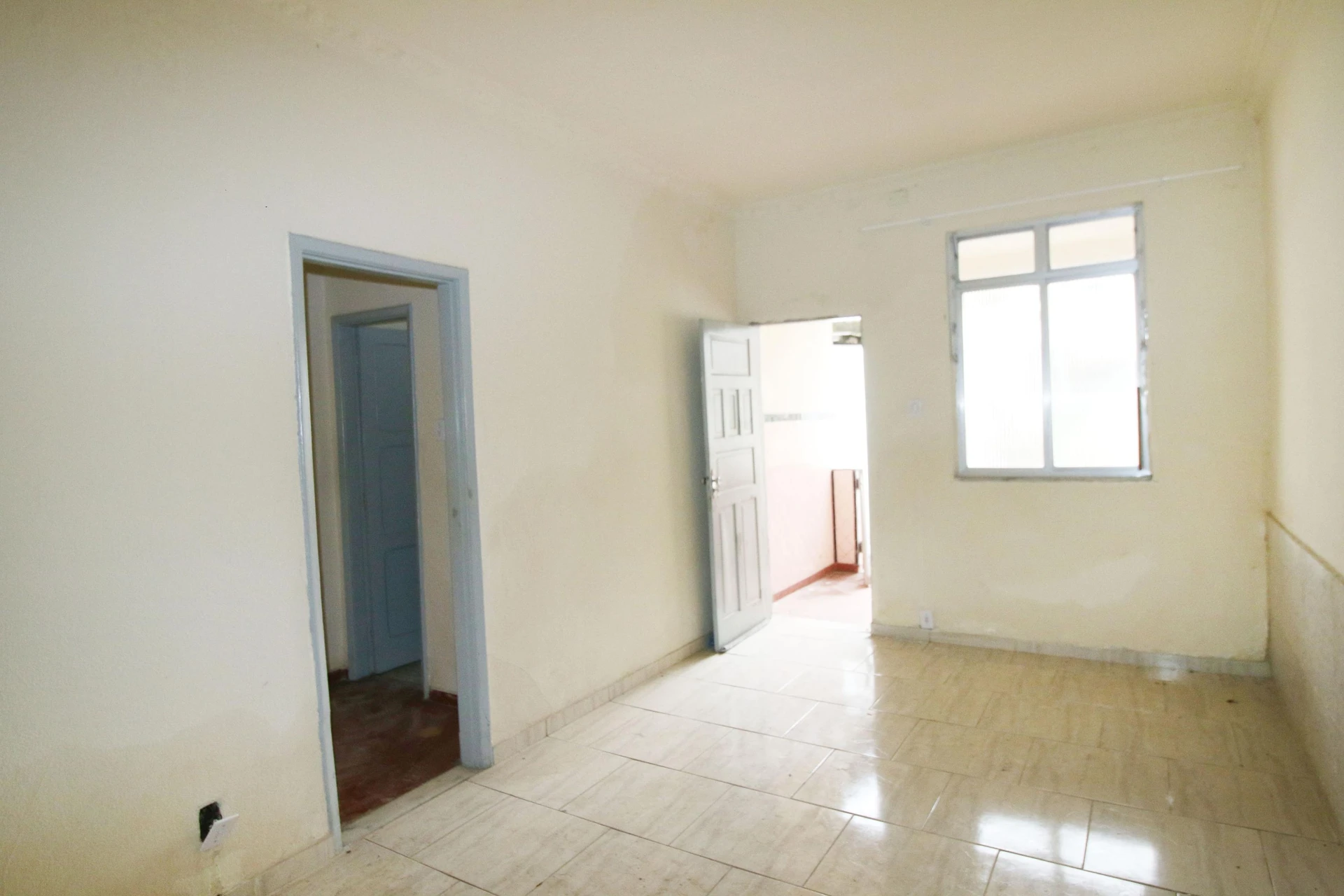 One-bedroom house with a garden — photo 4
