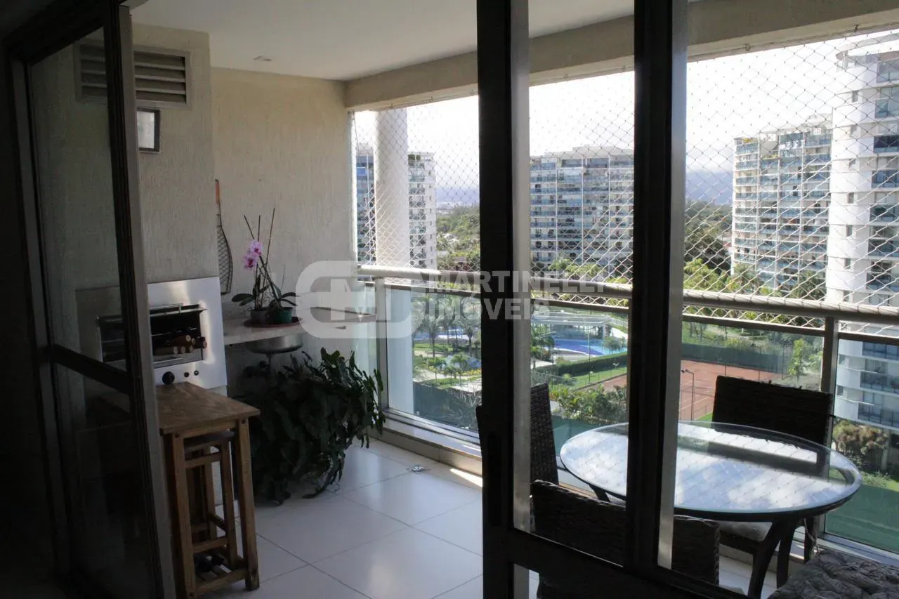 Furnished apartment with 4 bedrooms and a glass balcony — photo 9