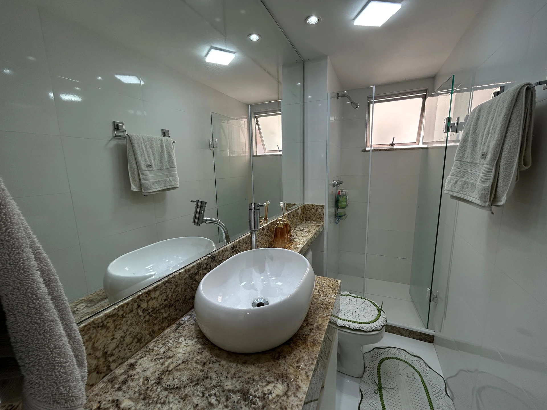 2-bedroom apartment with a mountain view in Rio de Janeiro — photo 41