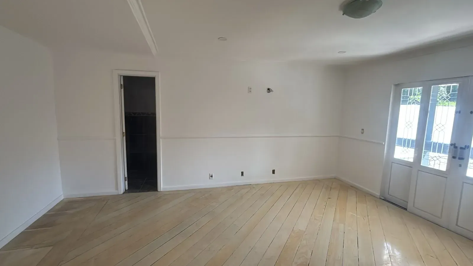 Apartment with 4 bedrooms, balcony and 500 m² — photo 8