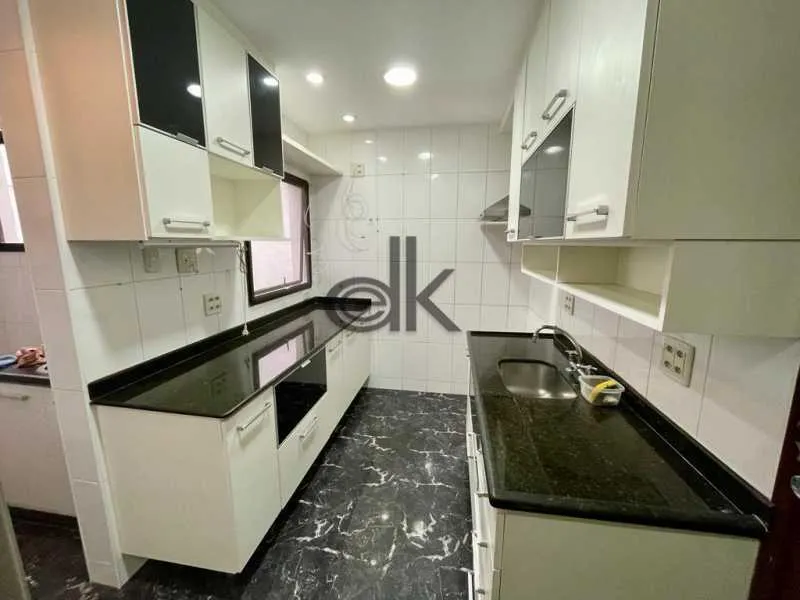 Furnished apartment, 98 m², with a glass-enclosed balcony — photo 17