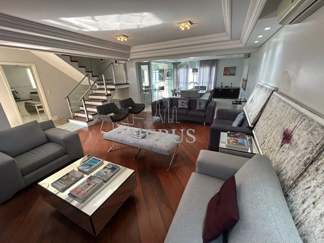 House with 4 bedrooms and 3 en-suite baths, 325 m² — photo 13